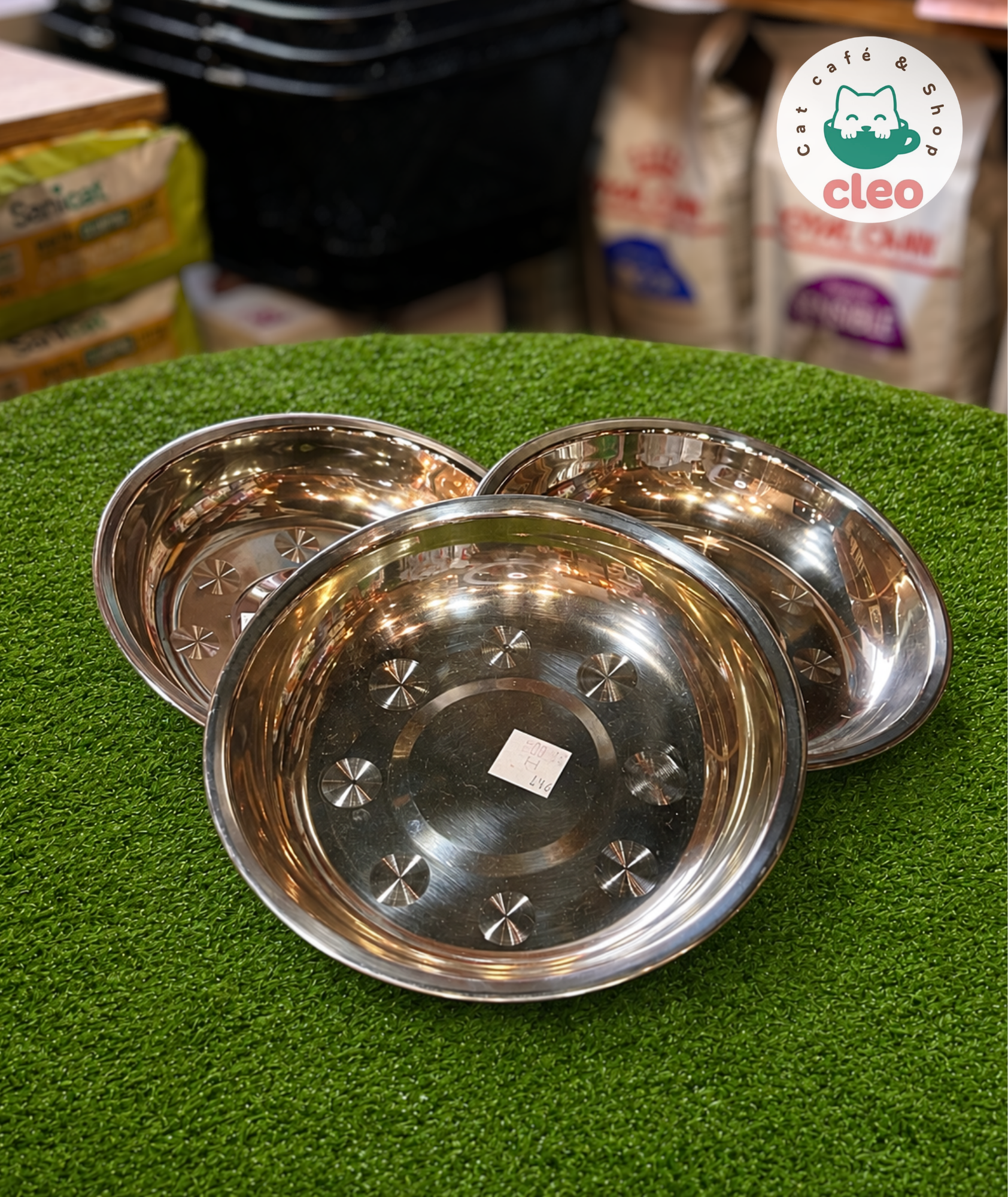 Plato de Acero Inoxidable Antideslizante para Gatos | Resistente y Fácil de Limpiar - Imagen 2